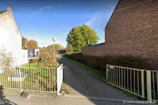 Leerkracht filmt 12-jarig meisje tijdens pesterijen, ouders dienen klacht in bij politie: “Hij zoomt zelfs in op haar gezicht”