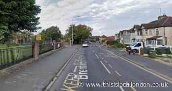 Romford: Hundreds back call for crossing patrol at schools