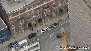 Downtown Toronto stabbing leaves 19-year-old with life-threatening injuries
