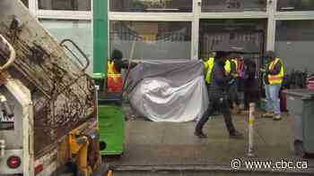 Vancouver police, city workers return to Downtown Eastside for 2nd phase of encampment clearing