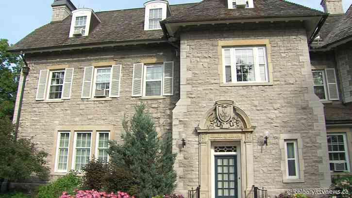 24 Sussex Drive 'an embarrassment' former PM Jean Chrétien says