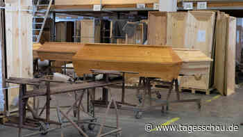 Immer weniger Särge werden in Deutschland hergestellt