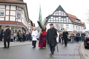 1500 Christen in Delbrück auf den Spuren des Leidenswegs Christi