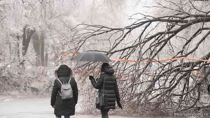 Hundreds of thousands remain without power after dedly ice storm in Quebec