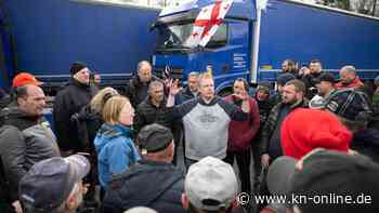 Lkw-Fahrer streiken auf Raststätte und werden bedroht - 16 Festnahmen