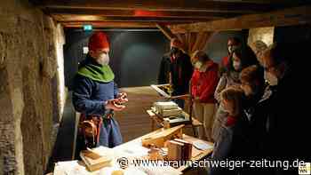 Im Walkenrieder Kloster altes Büchermachen lernen