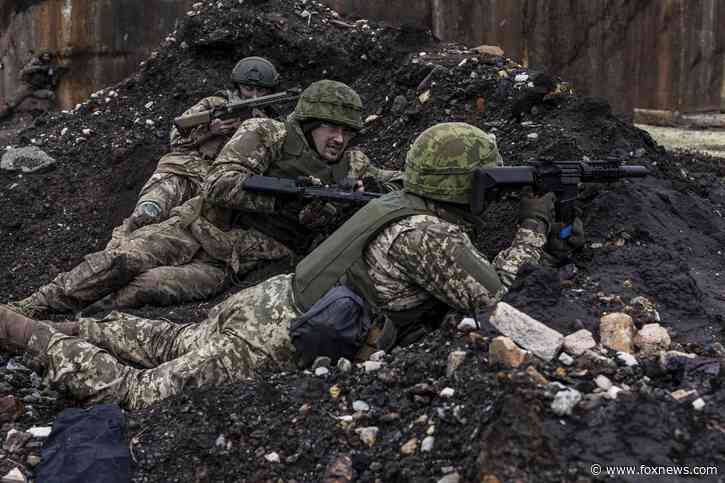 Russia threatens Ukraine eastern supply lines as it has 'likely' seized Bakhmut town center: UK intel