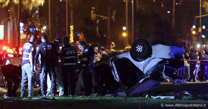 Israele, un’auto piomba sulla folla a Tel Aviv: morto un turista italiano di 30 anni, un altro è tra i passanti feriti. Ucciso il conducente