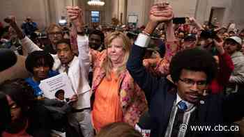 Criticism mounts for expulsion of Tennessee politicians along racial lines