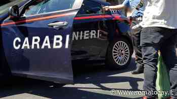 Rubavano le borse ai turisti nei bar del Centro storico con l'aiuto di un ombrello