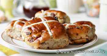 Man's method of eating hot cross bun has people labelling him 'deranged'