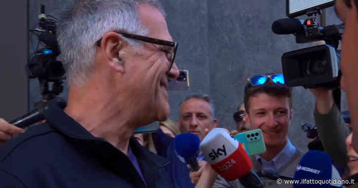 Berlusconi ricoverato, Zangrillo sbotta coi cronisti: “Ma che ca*** ve ne frega dell’umore?”. E sull’ipotesi del cellulare ritirato: “Pu***te”