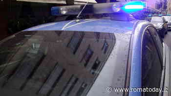 Fermato con 34 carte bancoposta per l'accredito del reddito di cittadinanza, cerca di corrompere gli agenti: arrestato