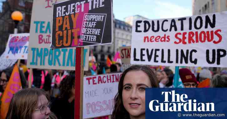 Government treating teachers in England with contempt over pay offer, says union