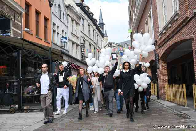 Vrienden van overleden Yentl (36) lanceren oproep tegen zinloos geweld tijdens mars in Lier: “Laat ons vechten voor een betere toekomst”