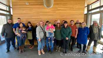 'Let's just get married here!' Saskatchewan couple invites Winnipeggers to wedding via Reddit post