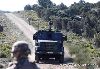Les soldats tirent au canon Caesar depuis un village habité du Haut-Var pour s'entrainer aux conditions du réel