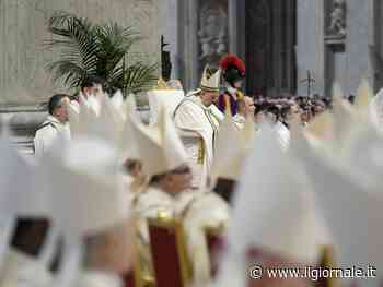 “Non restiamo impotenti”. La lezione del Papa durante la veglia pasquale