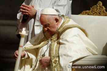 At Easter Vigil, Pope Francis Encourages Hope Amid 'Icy Winds of War'