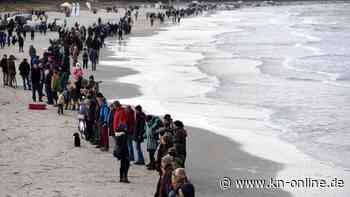 Rügen: Menschenkette am Strand gegen LNG-Terminal