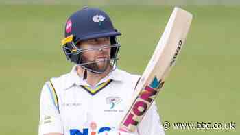 County Championship: Dawid Malan hits century in big Yorkshire total against Leicestershire
