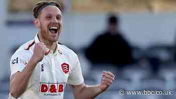 County Championship: Jamie Porter rips through Middlesex as Essex take upper hand
