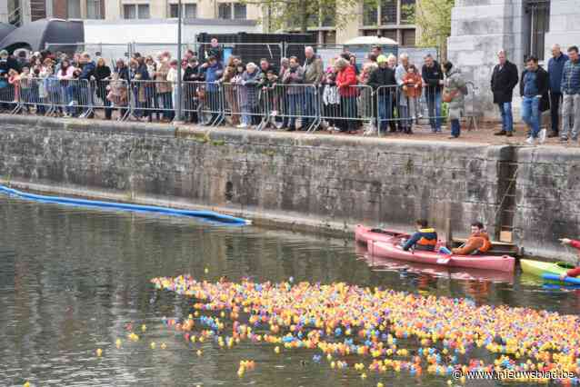 Kiwanis laten opnieuw eendjes racen op Oude Dender