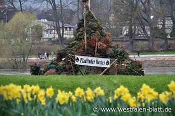 800 Gründe für das Osterfeuer in Höxter