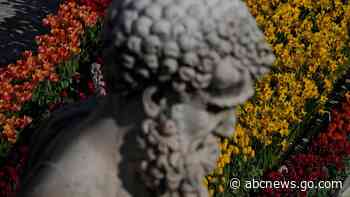 Pope at Easter: Pray for Ukrainian, Russian people, refugees