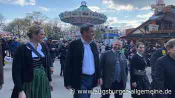 Ministerpräsident Söder überrascht beim Fassanstich am Plärrer