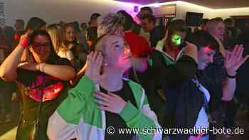 Party in Egenhausen: Mit „Macarena“ in den Ostersonntag
