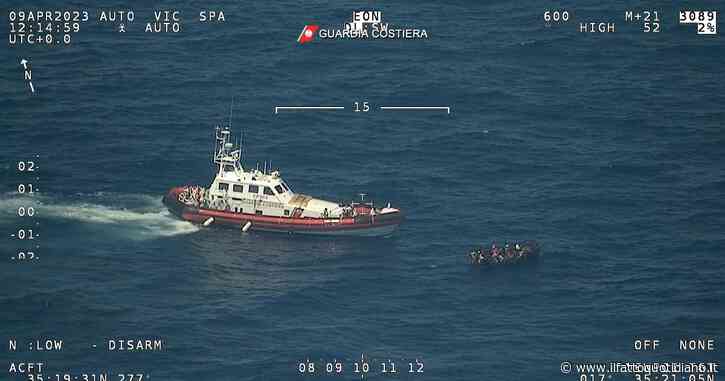Migranti, 1200 persone intercettate e soccorse dalla Guardia al largo della Sicilia: le immagini