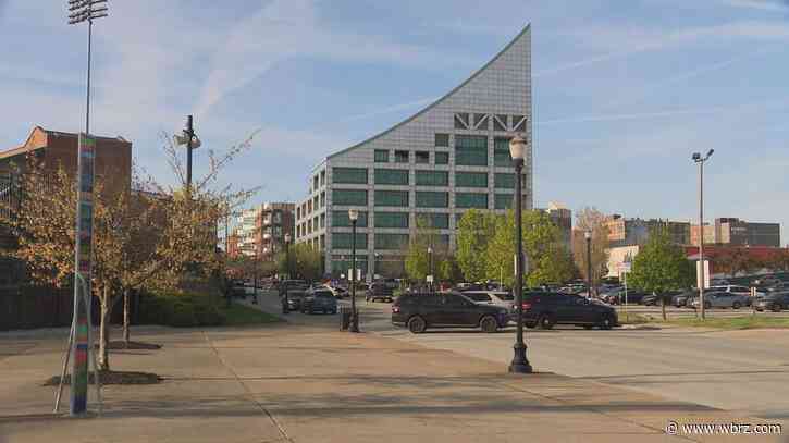 Police: 5 killed in shooting at downtown Louisville building