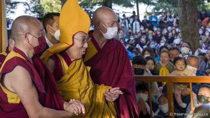 Dalai Lama apologizes after video shows him kissing boy