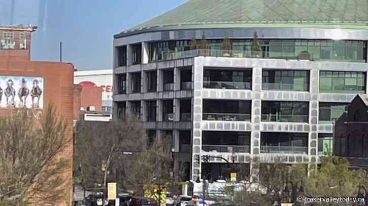 Police: 5 killed in shooting at downtown Louisville building