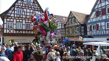 Ostermarkt Neubulach: Tausende Besucher drängen sich durch Innenstadt