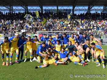 Il Frosinone vince e allunga. Pari fra Como e Genoa. Il Bari supera il Sudtirol