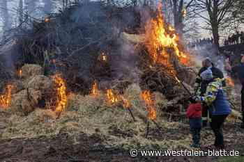 Vlotho: Osterfeuer in Exter lockt viele Besucher an