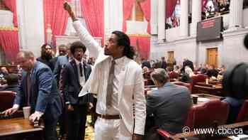 Nashville council reinstates politician to Tennessee House following expulsion for gun control protest