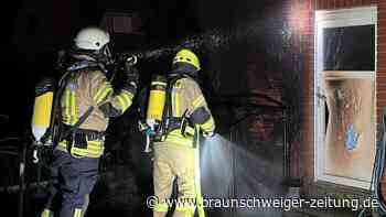 Feuer greift in Velpke auf Gebäude über – Feuerwehr löscht