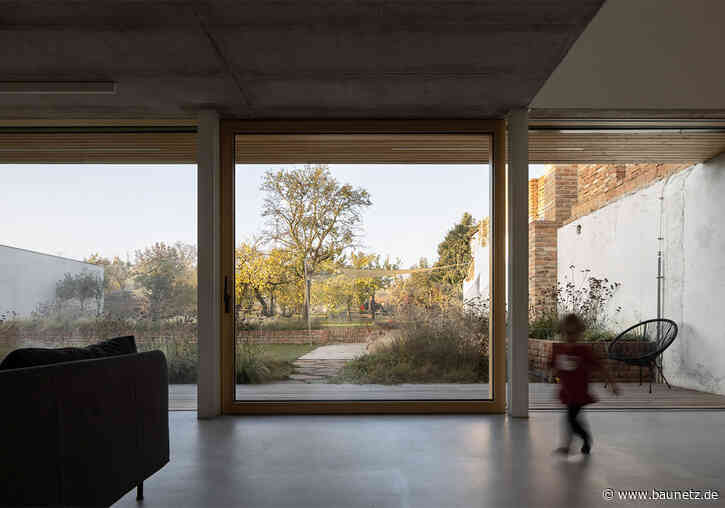 Spuren im Garten
 - Einfamilienhaus von CL3 bei Brünn