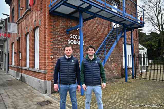 Céderic (24) en Arthur (26) nemen vroeger stamcafé van Niels Destadsbader over: “Maar hij komt nu ook al vaak in ons ander café”