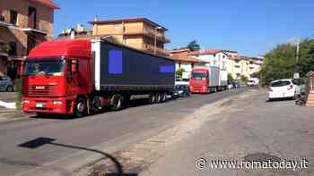 No ai Tir su via Ardeatina: nel municipio del termovalorizzatore riproposto il vecchio divieto