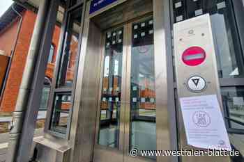 Rollifahrer strandet in Bünde: Aufzug am Bahnhof seit acht Tagen defekt