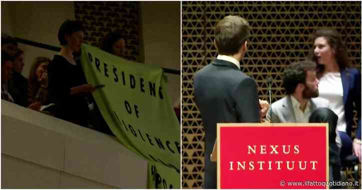 Macron interrotto da un gruppo di contestatori durante il suo discorso sull’Europa all’Aia