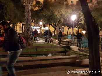 Molestava i passanti sul lungomare. Portato in caserma sfascia una porta