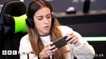 Samsung to cut chip production after profits plunge 96%