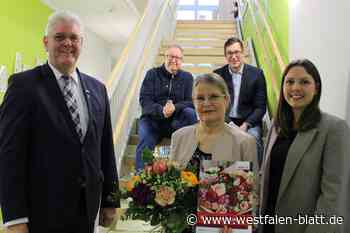 Martina Oberbeckmann feiert 25-jähriges Dienstjubiläum bei der Stadt Delbrück