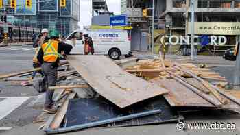 2 injured following downtown scaffolding collapse