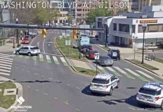 BREAKING: Police surround Wells Fargo in Clarendon after robbery